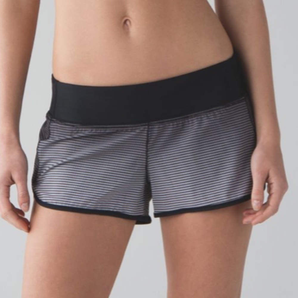 Lululemon Speed Short H2O in Double Gradient White Gray and Black (Size 8)